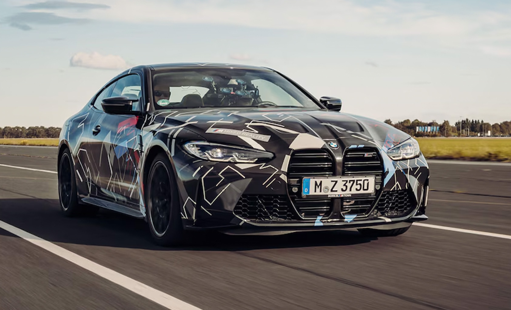 BMW M4 na torze wyścigowym